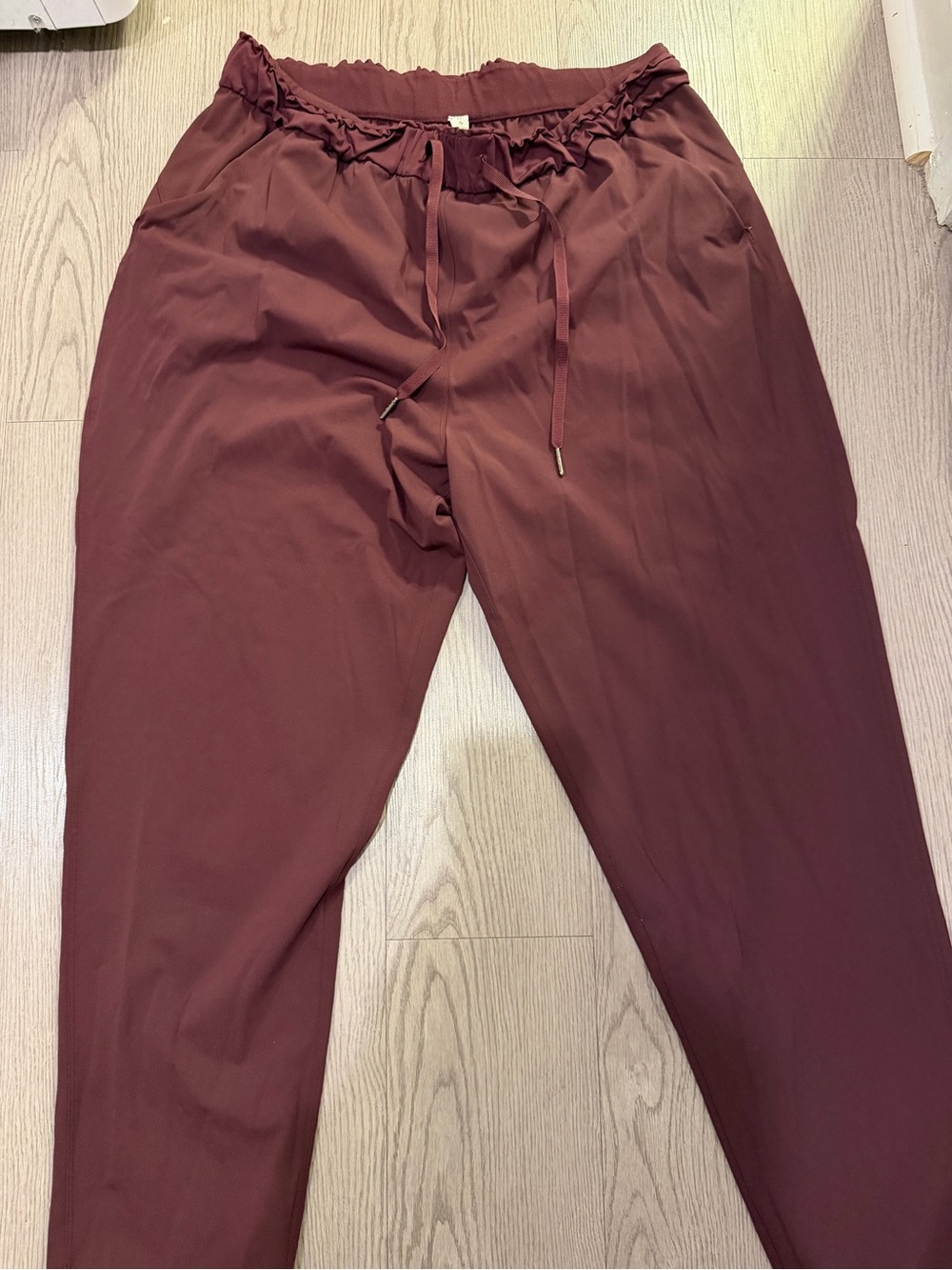 lululemon athletica Drawstring Joggers in Burgundy Plum